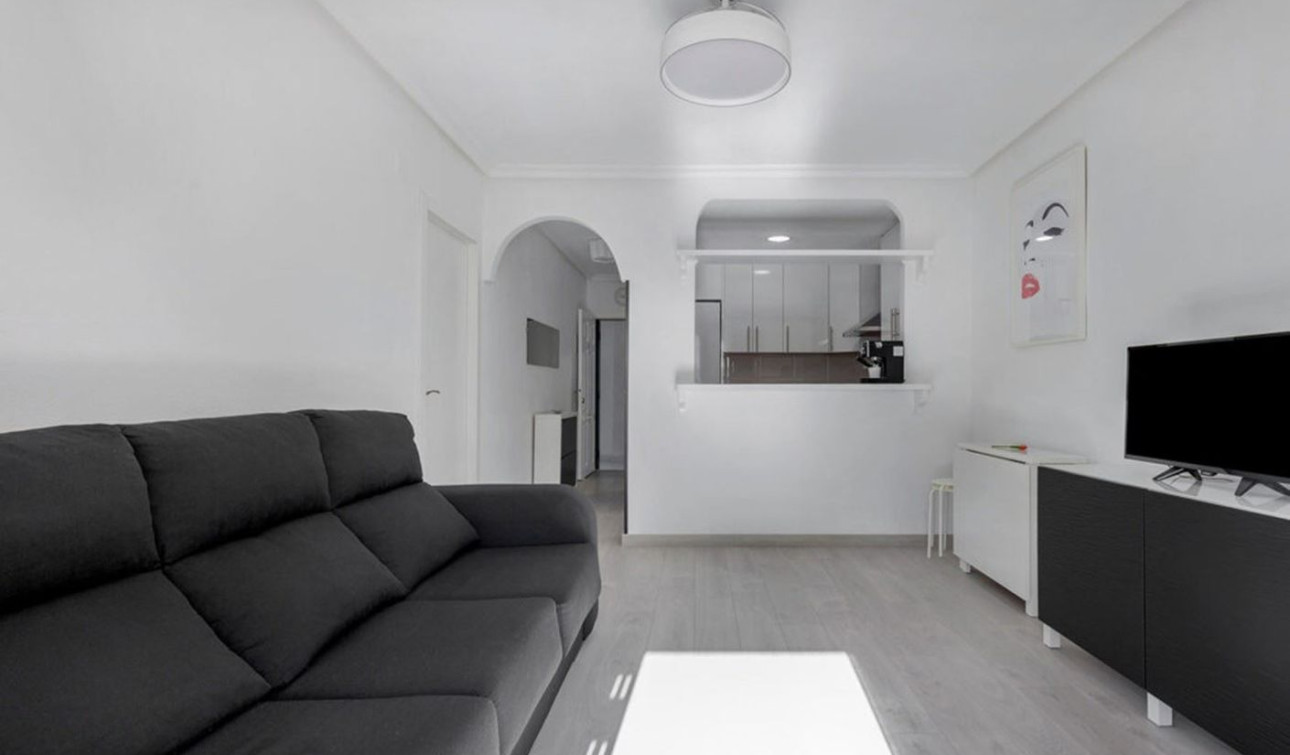 Resale - Apartment / Flat - Torrevieja - La Mata