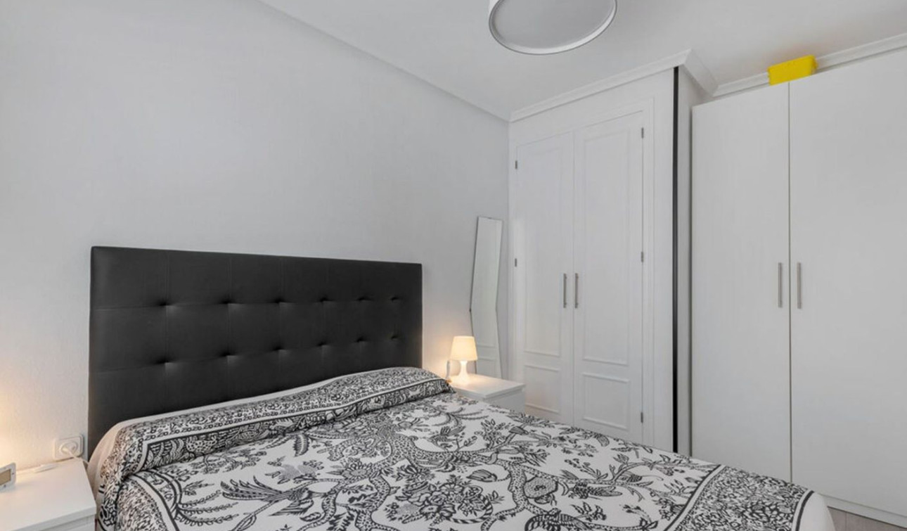 Resale - Apartment / Flat - Torrevieja - La Mata