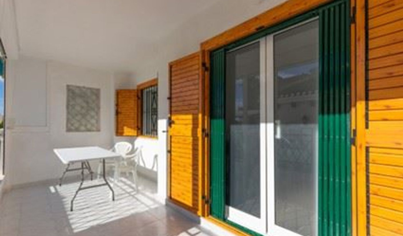 Resale - Apartment / Flat - Torrevieja - La Mata
