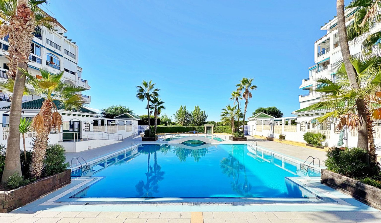 Resale - Apartment / Flat - Torrevieja - La Mata