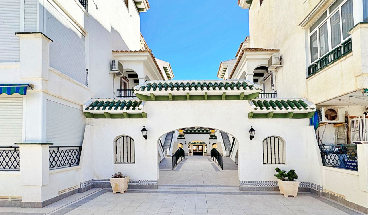 Resale - Apartment / Flat - Torrevieja - La Mata
