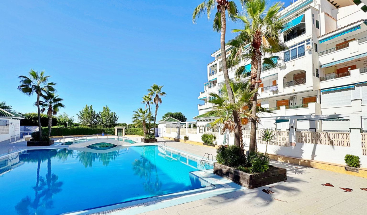 Resale - Apartment / Flat - Torrevieja - La Mata