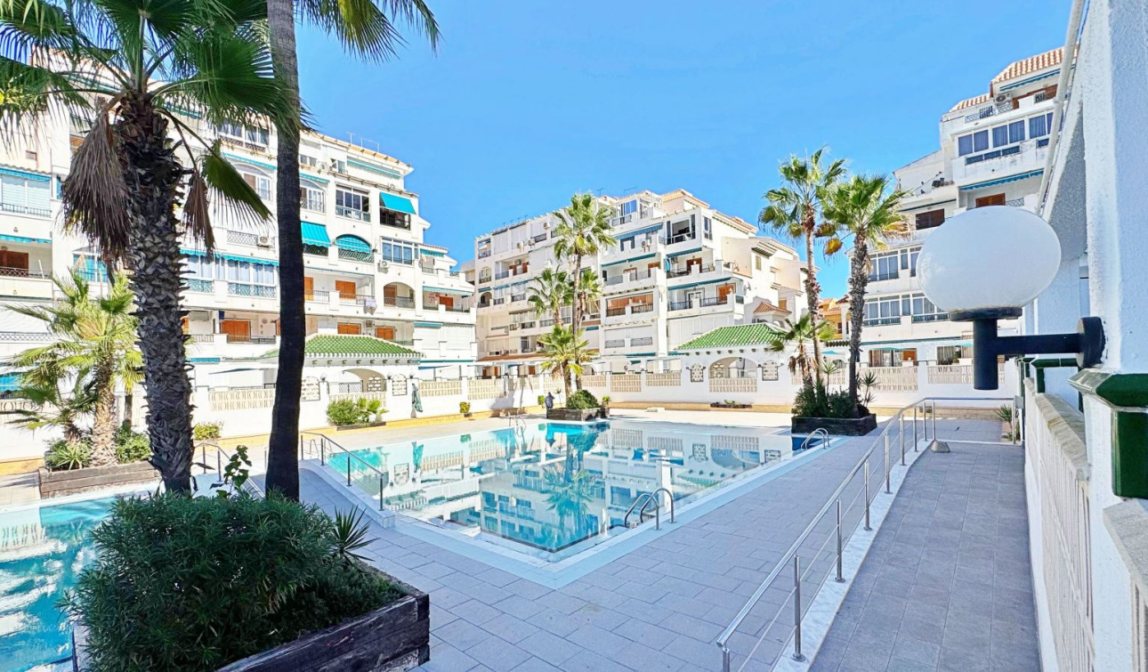 Resale - Apartment / Flat - Torrevieja - La Mata