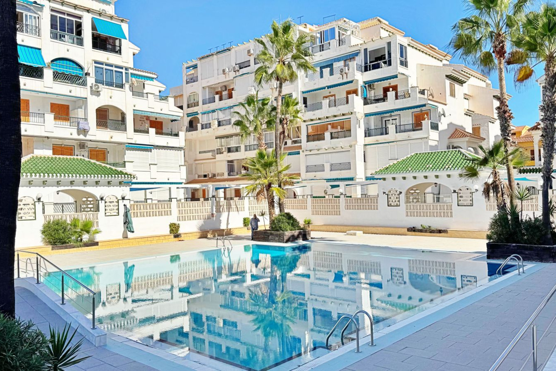 Resale - Apartment / Flat - Torrevieja - La Mata
