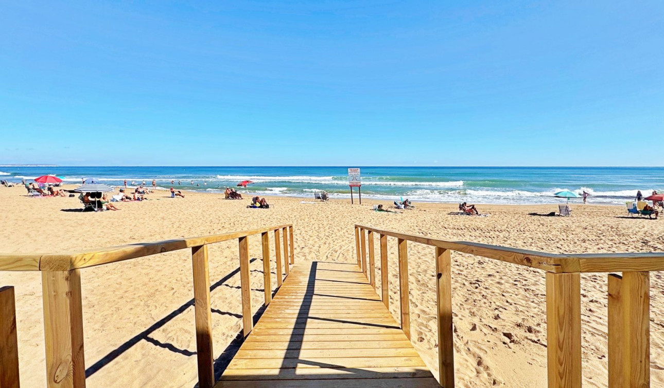 Resale - Apartment / Flat - Torrevieja - La Mata