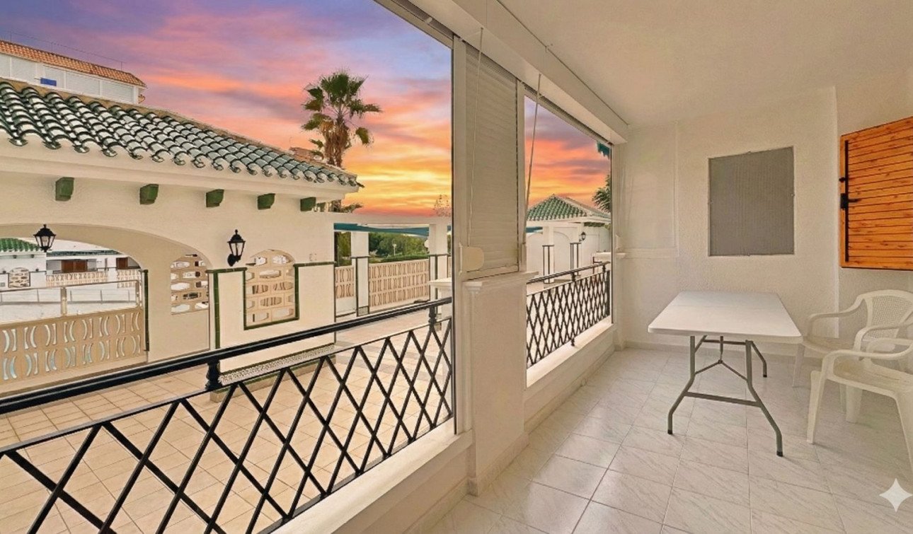 Resale - Apartment / Flat - Torrevieja - La Mata