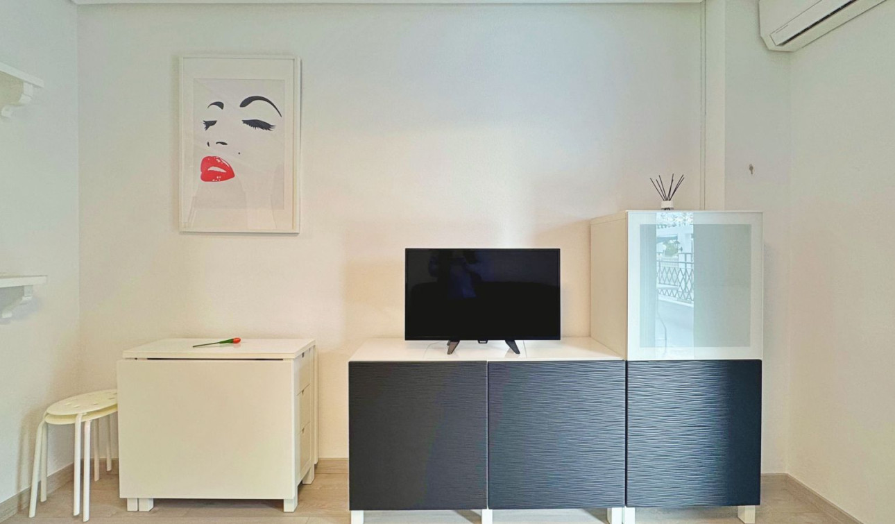 Resale - Apartment / Flat - Torrevieja - La Mata