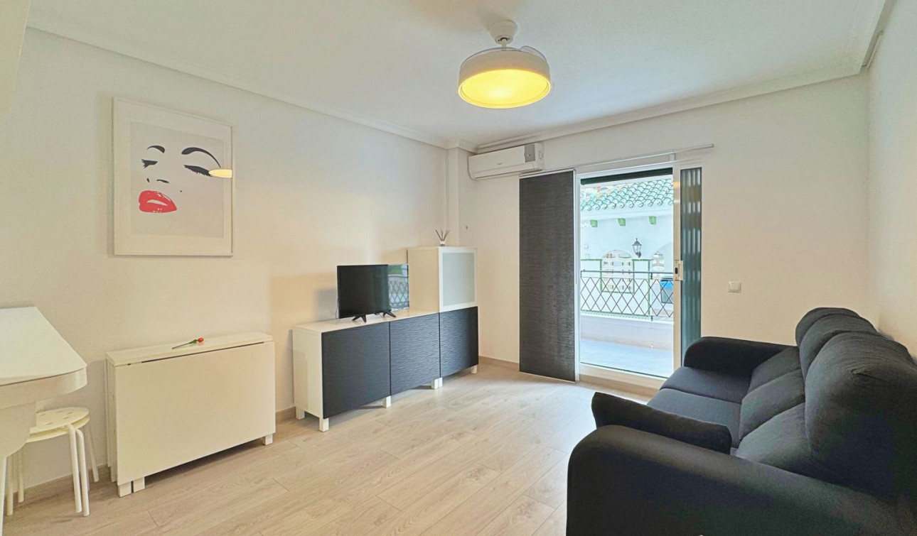 Resale - Apartment / Flat - Torrevieja - La Mata