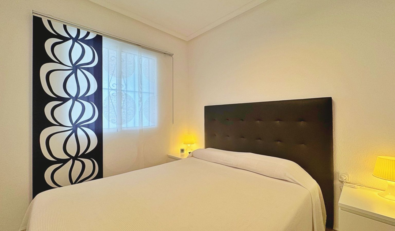 Resale - Apartment / Flat - Torrevieja - La Mata