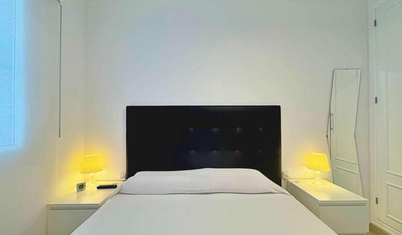 Resale - Apartment / Flat - Torrevieja - La Mata