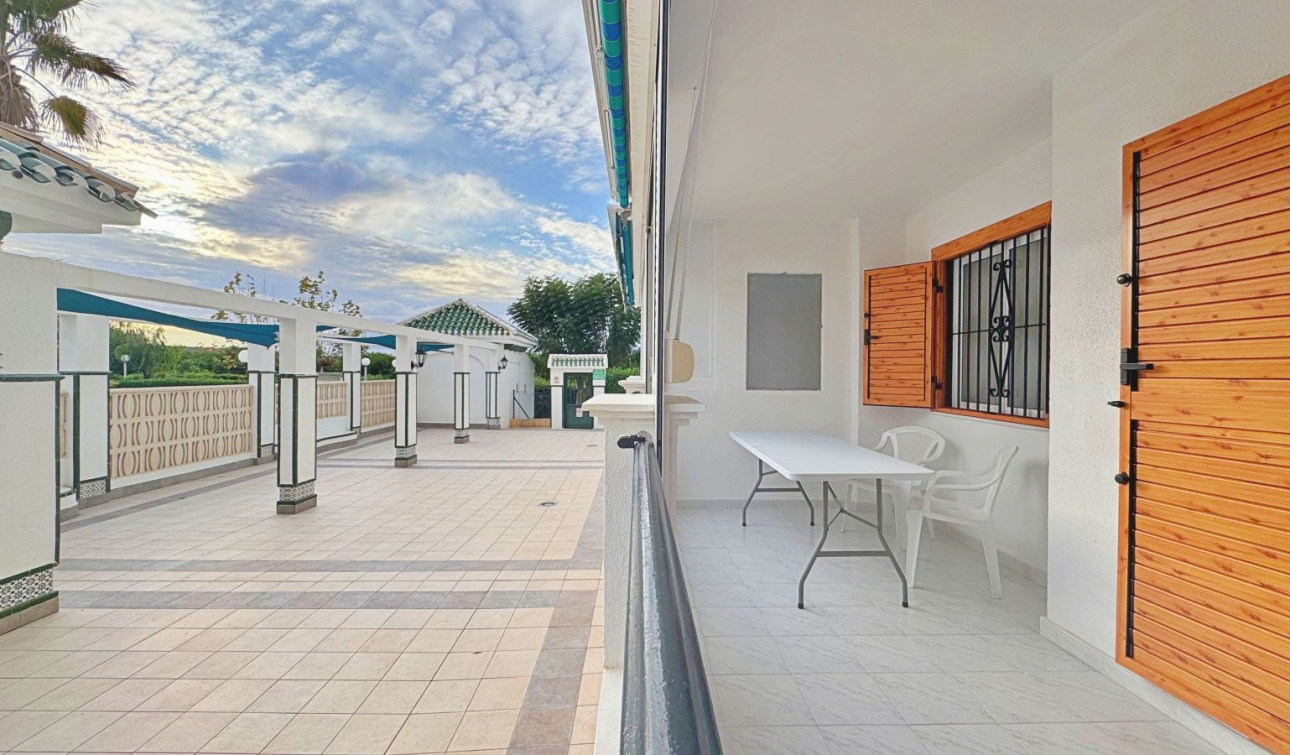 Resale - Apartment / Flat - Torrevieja - La Mata