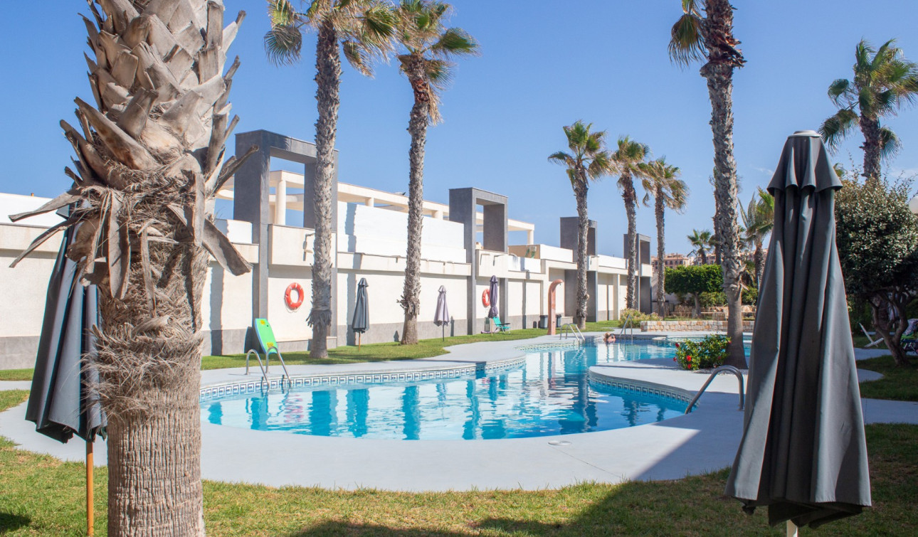 Resale - Apartment / Flat - Torrevieja - La Mata