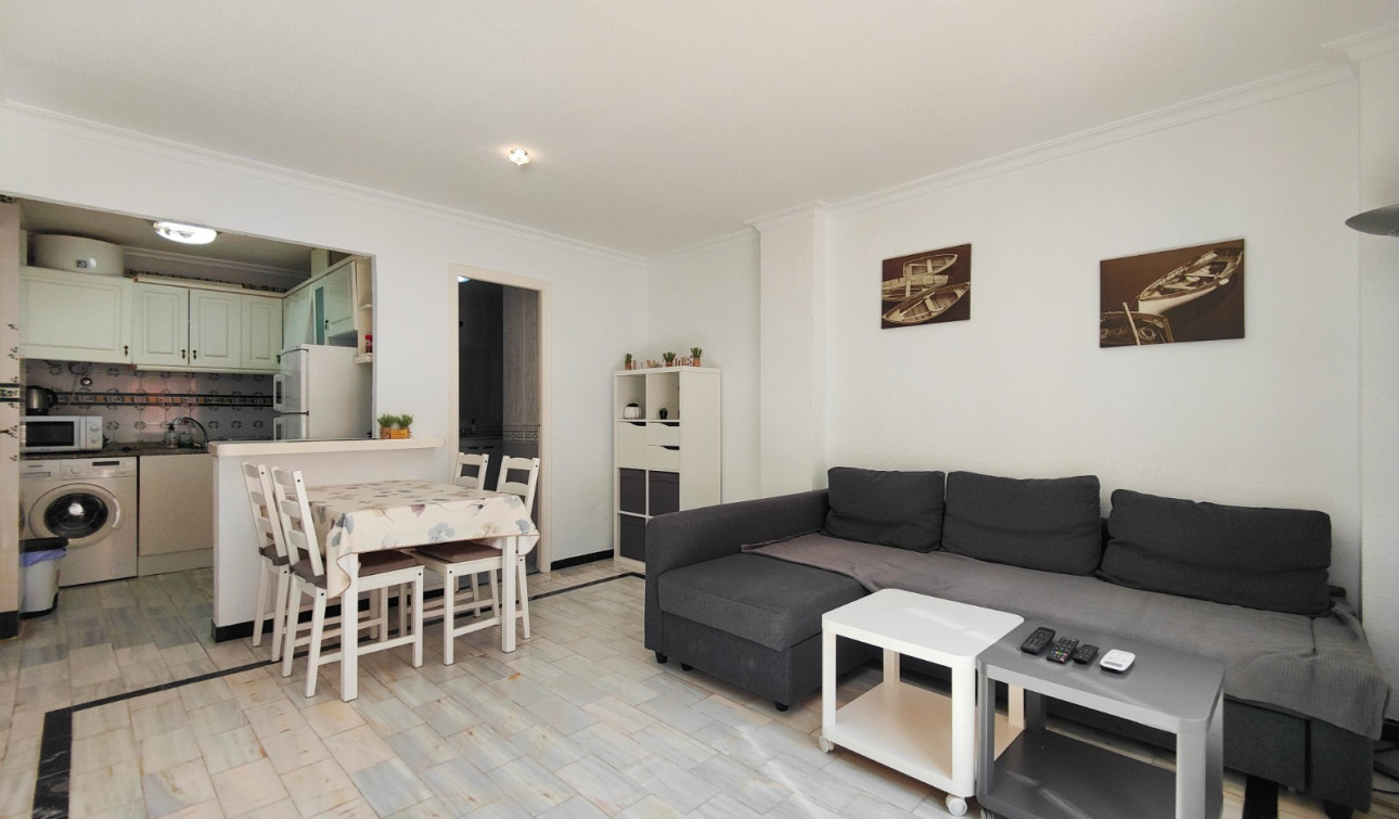 Resale - Apartment / Flat - Torrevieja - La Mata