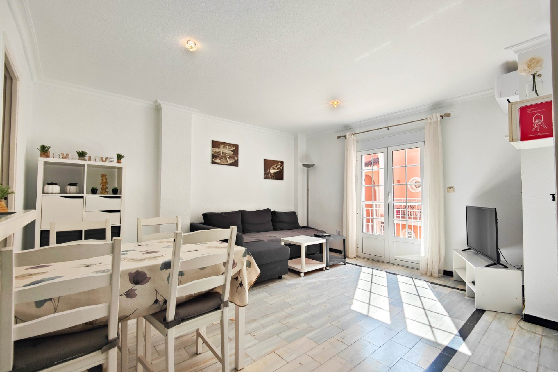 Resale - Apartment / Flat - Torrevieja - La Mata