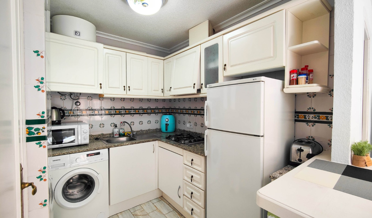 Resale - Apartment / Flat - Torrevieja - La Mata