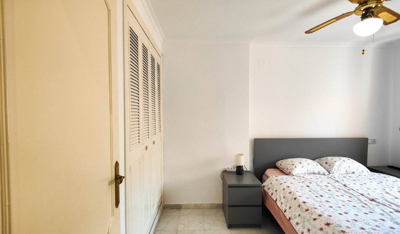 Resale - Apartment / Flat - Torrevieja - La Mata