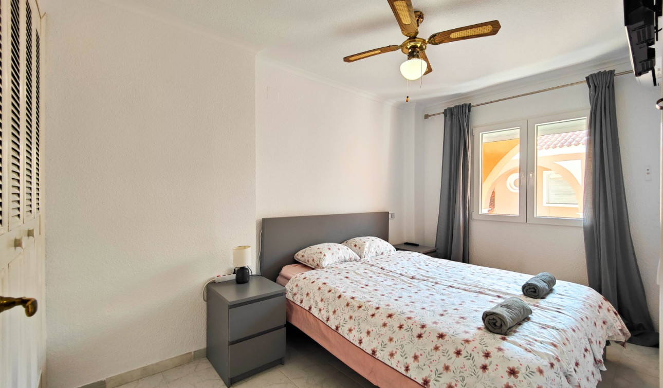 Resale - Apartment / Flat - Torrevieja - La Mata