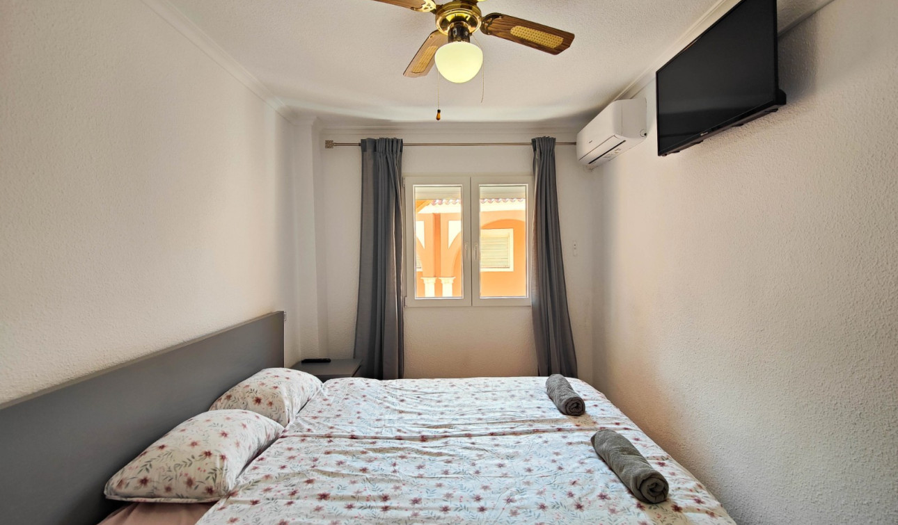 Resale - Apartment / Flat - Torrevieja - La Mata