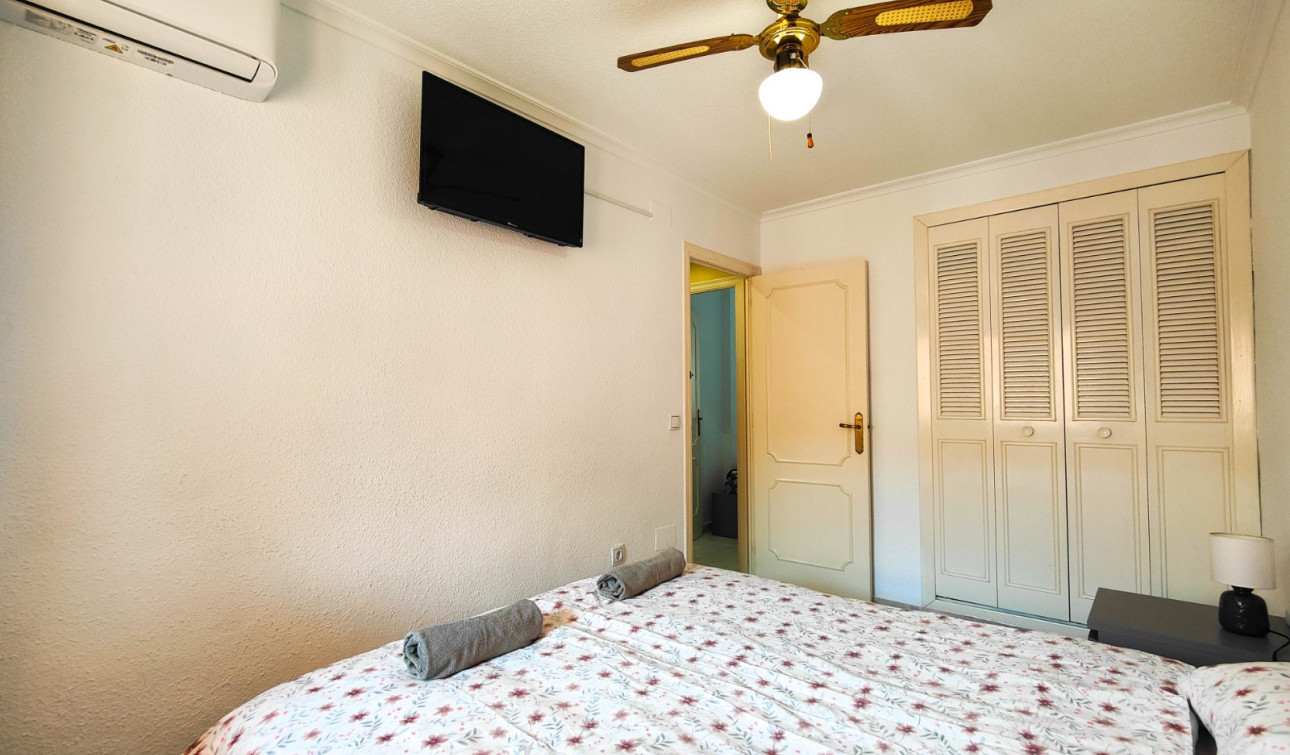 Resale - Apartment / Flat - Torrevieja - La Mata