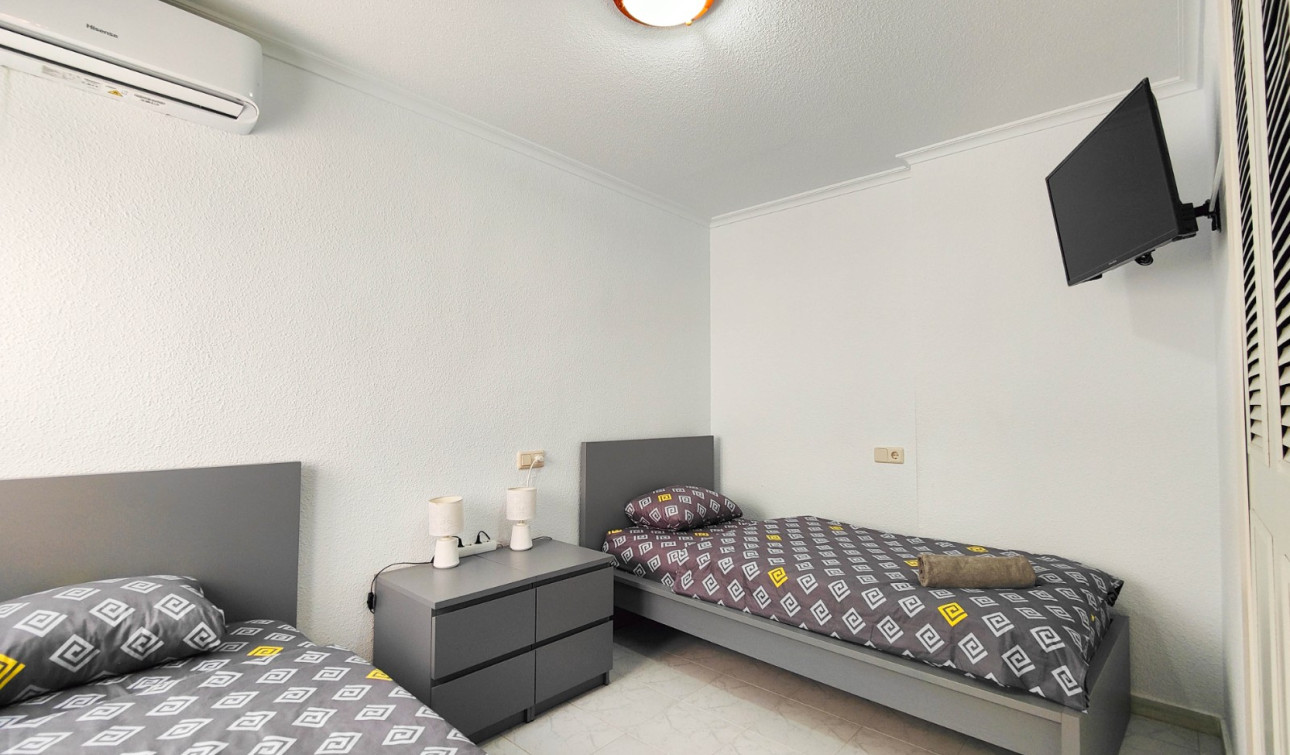 Resale - Apartment / Flat - Torrevieja - La Mata