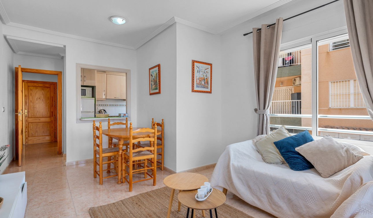Resale - Apartment / Flat - Torrevieja - La Mata