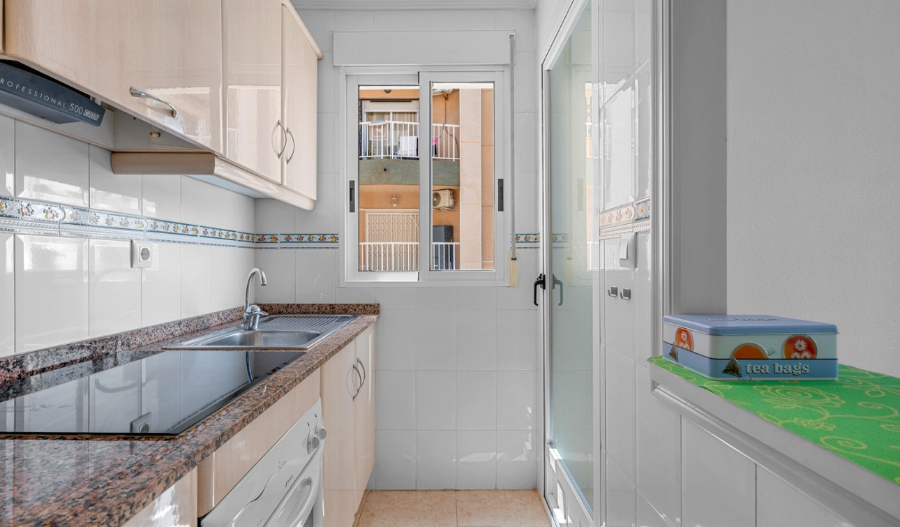 Resale - Apartment / Flat - Torrevieja - La Mata