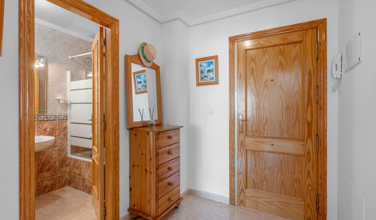 Resale - Apartment / Flat - Torrevieja - La Mata