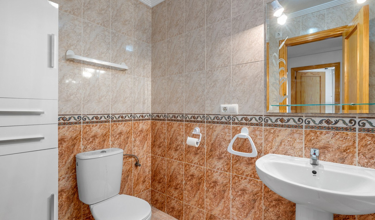 Resale - Apartment / Flat - Torrevieja - La Mata