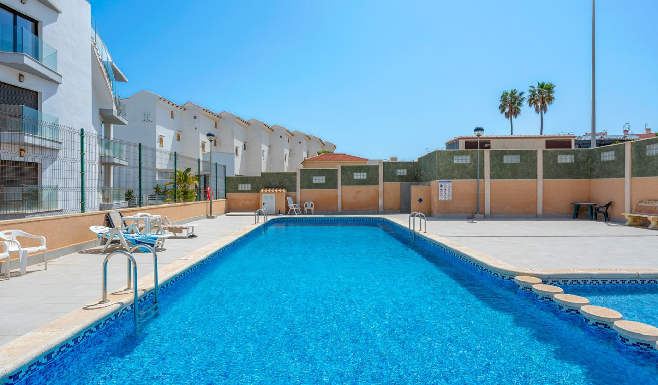 Resale - Apartment / Flat - Torrevieja - La Mata