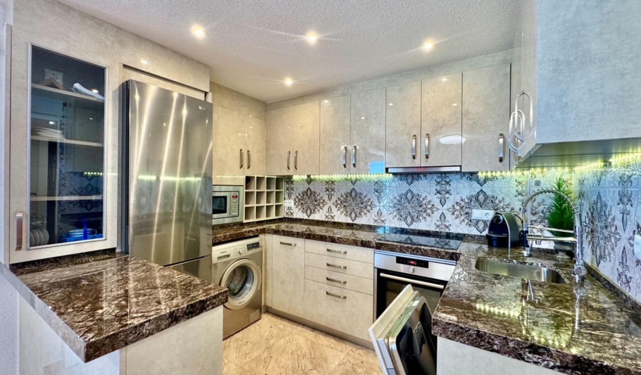 Resale - Apartment / Flat - Torrevieja - La Mata