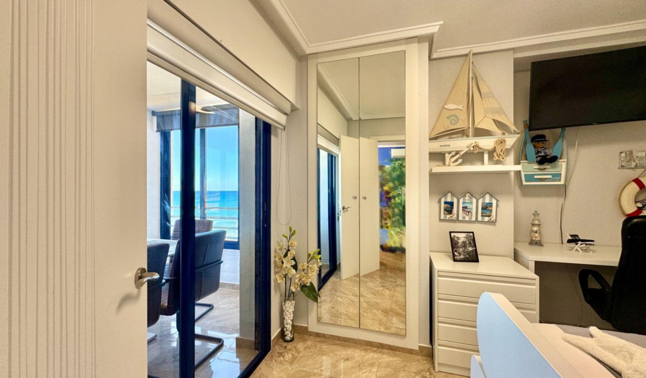 Resale - Apartment / Flat - Torrevieja - La Mata
