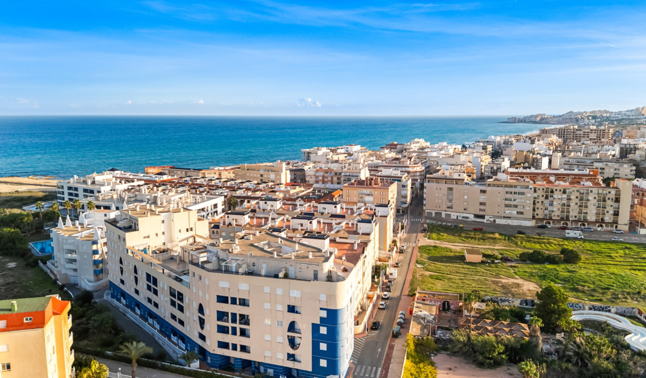 Resale - Apartment / Flat - Torrevieja - La Mata