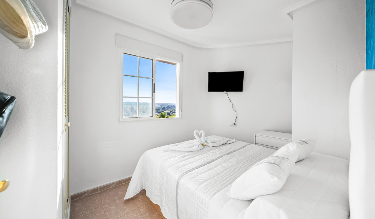 Resale - Apartment / Flat - Torrevieja - La Mata