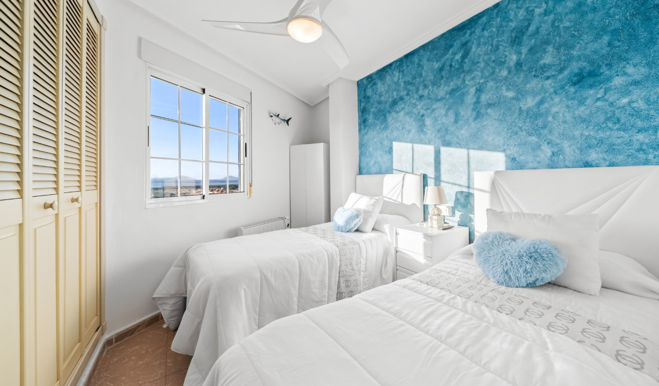 Resale - Apartment / Flat - Torrevieja - La Mata