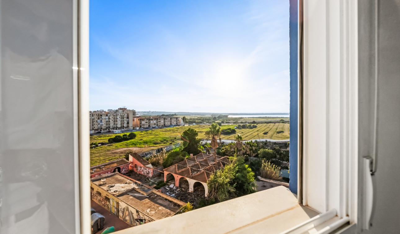 Resale - Apartment / Flat - Torrevieja - La Mata