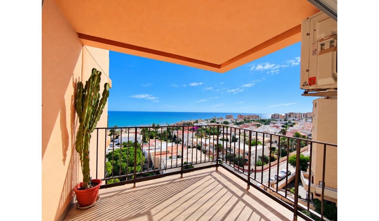 Resale - Apartment / Flat - Torrevieja - La Mata