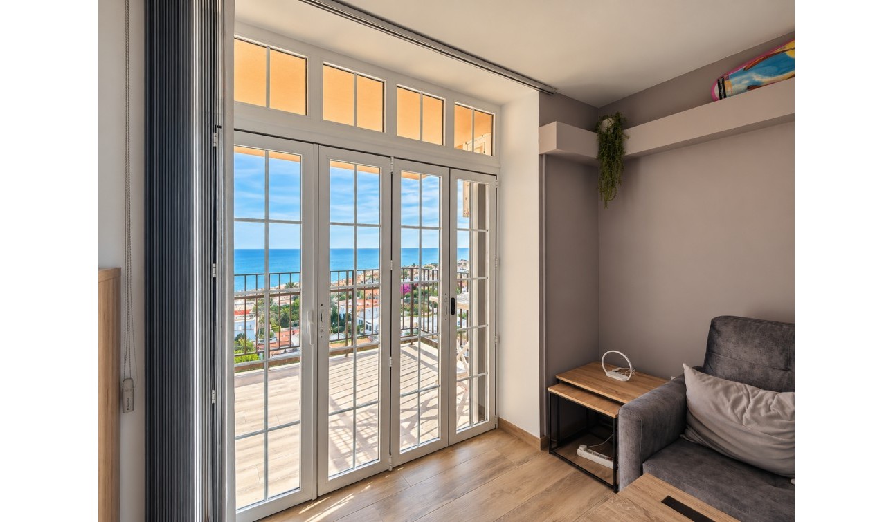 Resale - Apartment / Flat - Torrevieja - La Mata