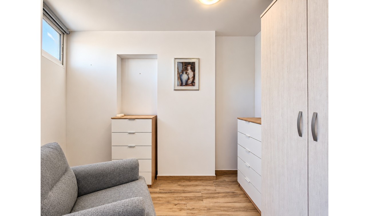 Resale - Apartment / Flat - Torrevieja - La Mata