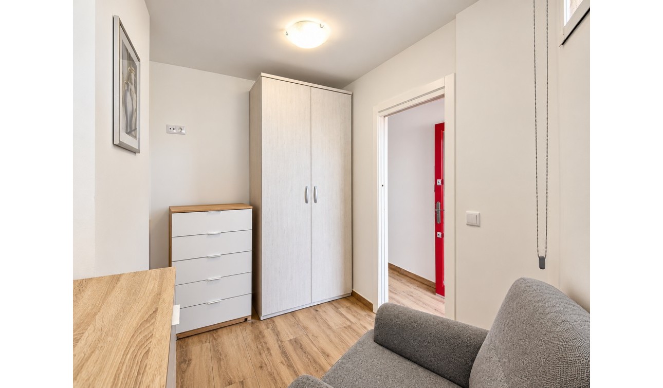 Resale - Apartment / Flat - Torrevieja - La Mata