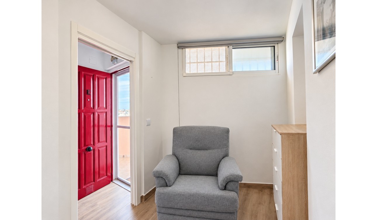 Resale - Apartment / Flat - Torrevieja - La Mata