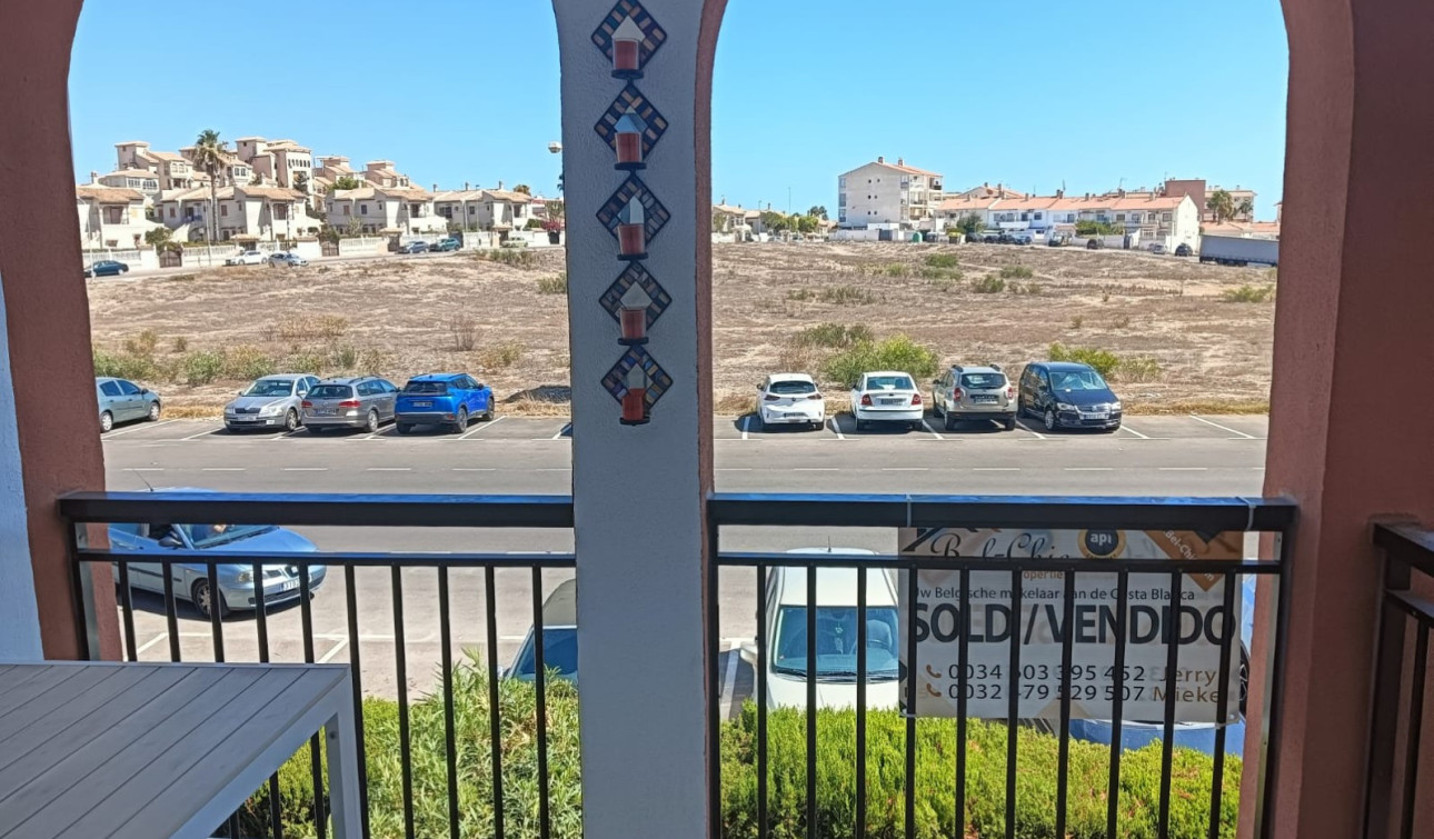 Resale - Apartment / Flat - Torrevieja - La Mata