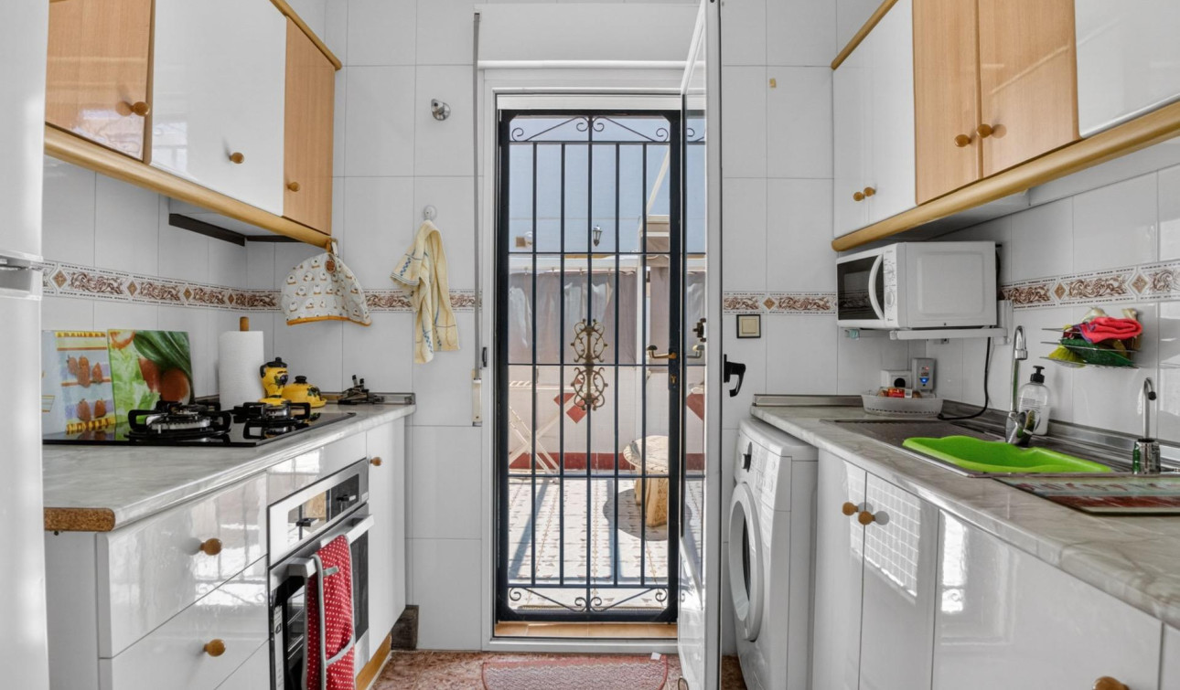 Resale - Apartment / Flat - Torrevieja - La Siesta - El Salado - Torreta