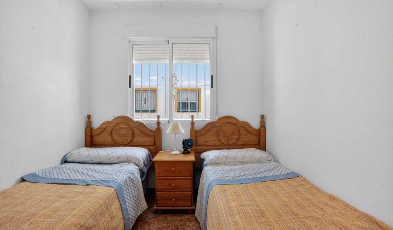 Resale - Apartment / Flat - Torrevieja - La Siesta - El Salado - Torreta