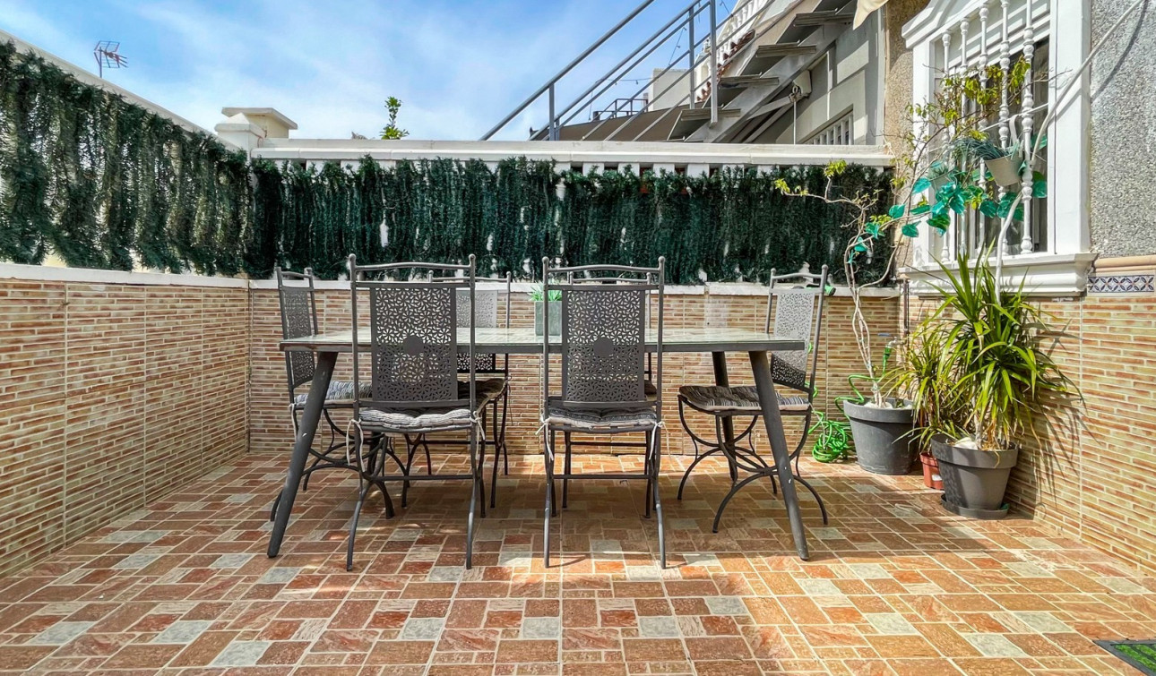 Resale - Apartment / Flat - Torrevieja - La Siesta - El Salado -  Torreta