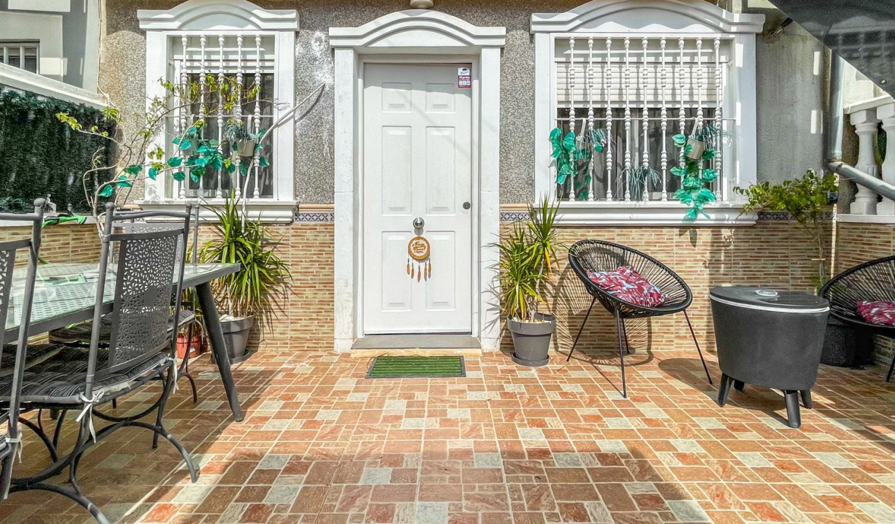 Resale - Apartment / Flat - Torrevieja - La Siesta - El Salado -  Torreta