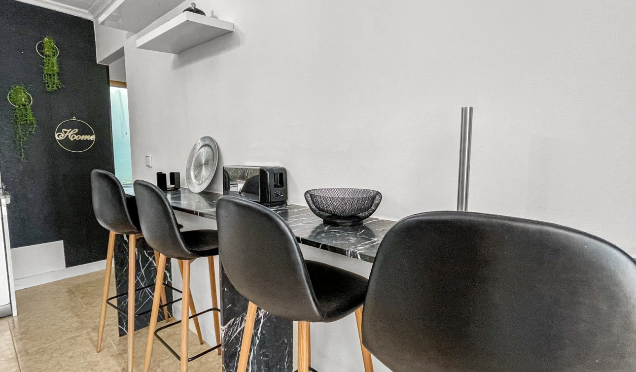 Resale - Apartment / Flat - Torrevieja - La Siesta - El Salado -  Torreta