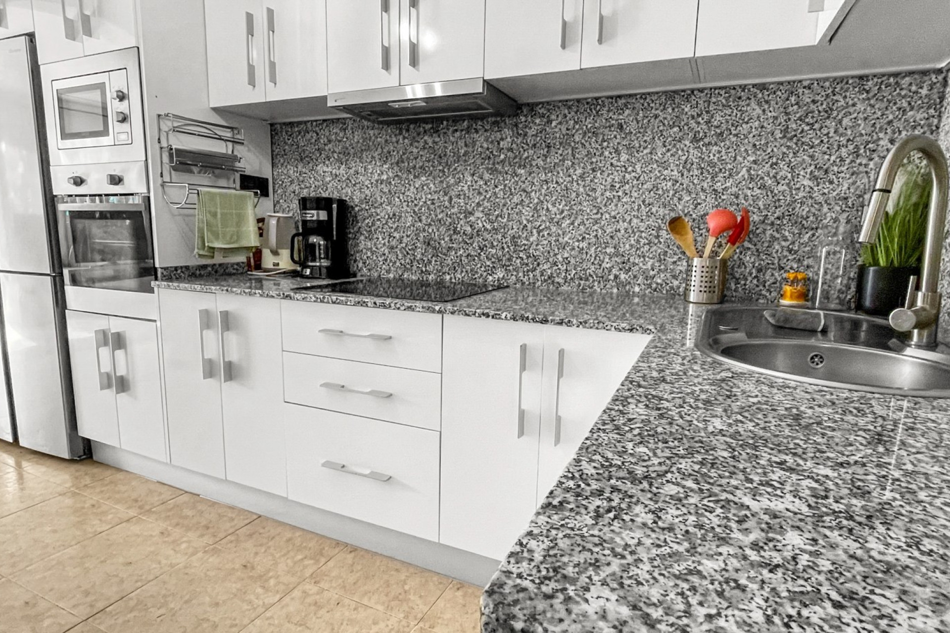 Resale - Apartment / Flat - Torrevieja - La Siesta - El Salado -  Torreta