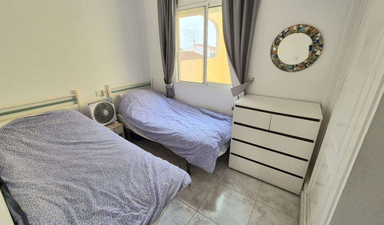 Resale - Apartment / Flat - Torrevieja - La Siesta