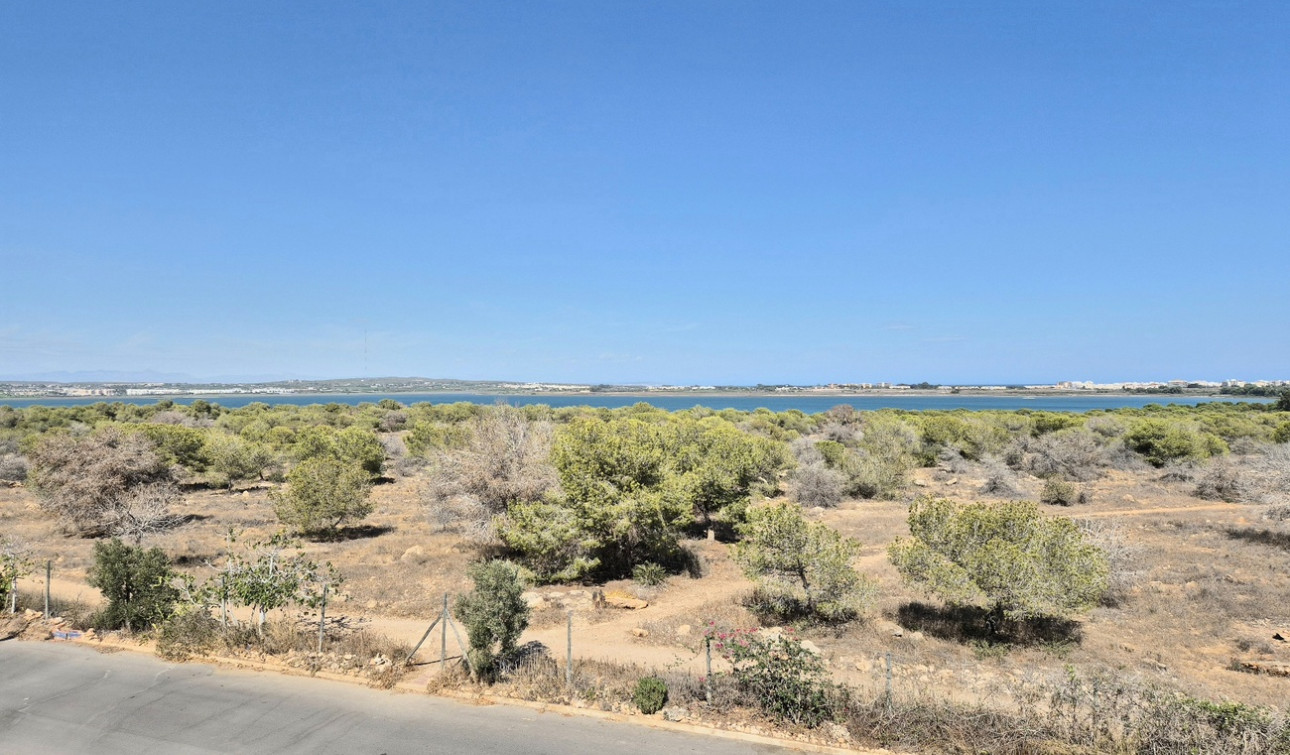 Resale - Apartment / Flat - Torrevieja - La Siesta