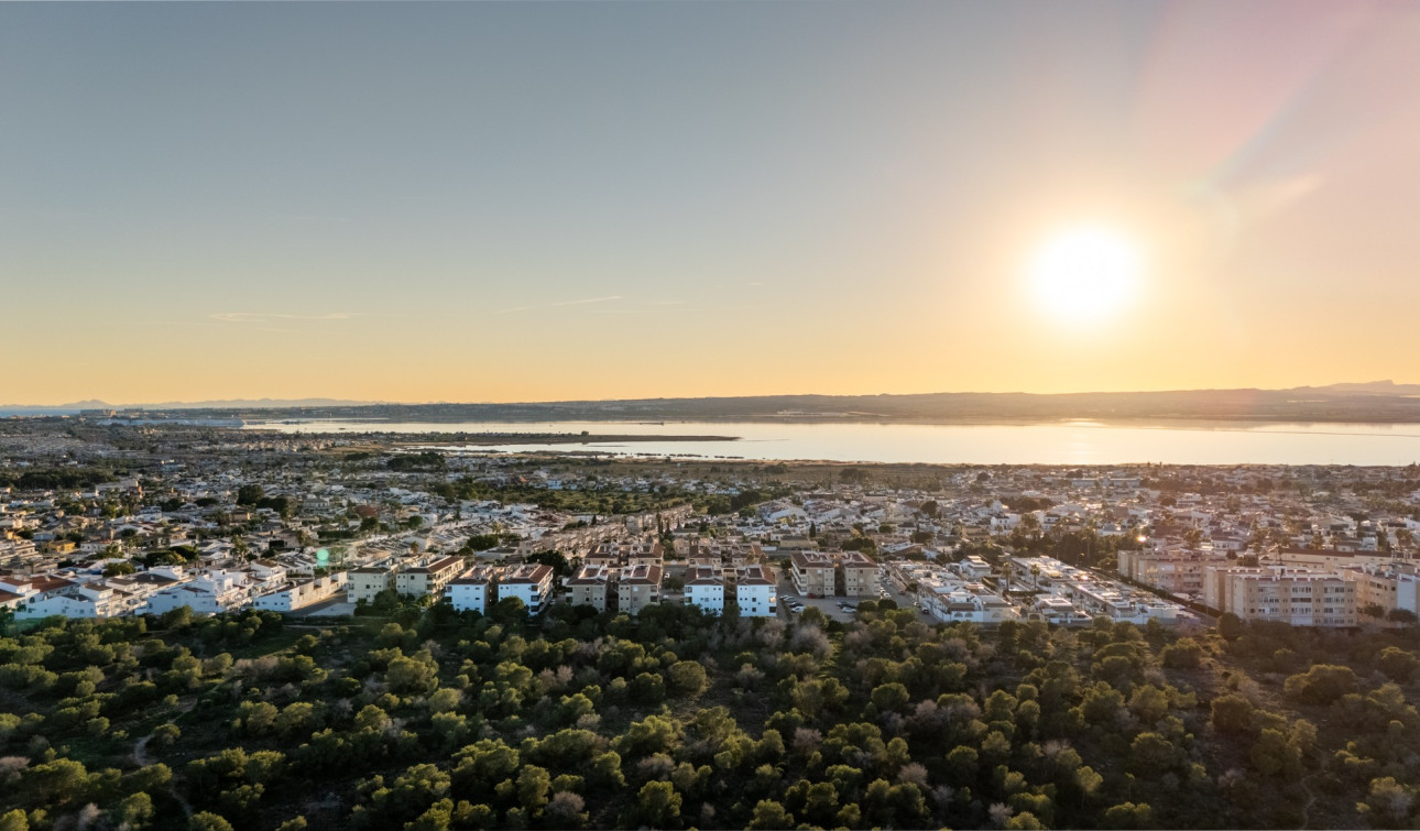Resale - Apartment / Flat - Torrevieja - La Siesta